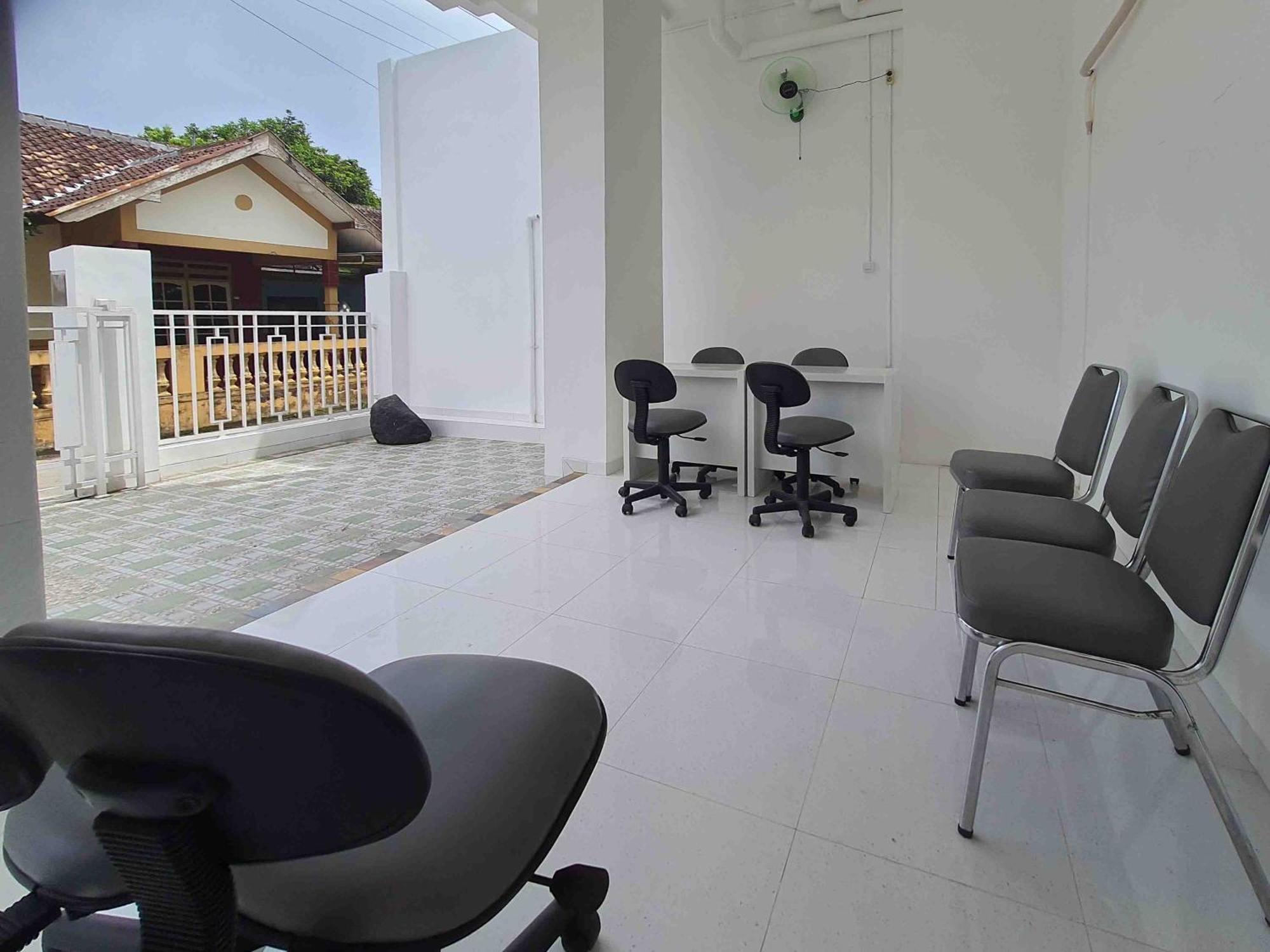 Hotel Reddoorz Syariah At Jalan Godean Ngabean Esterno foto