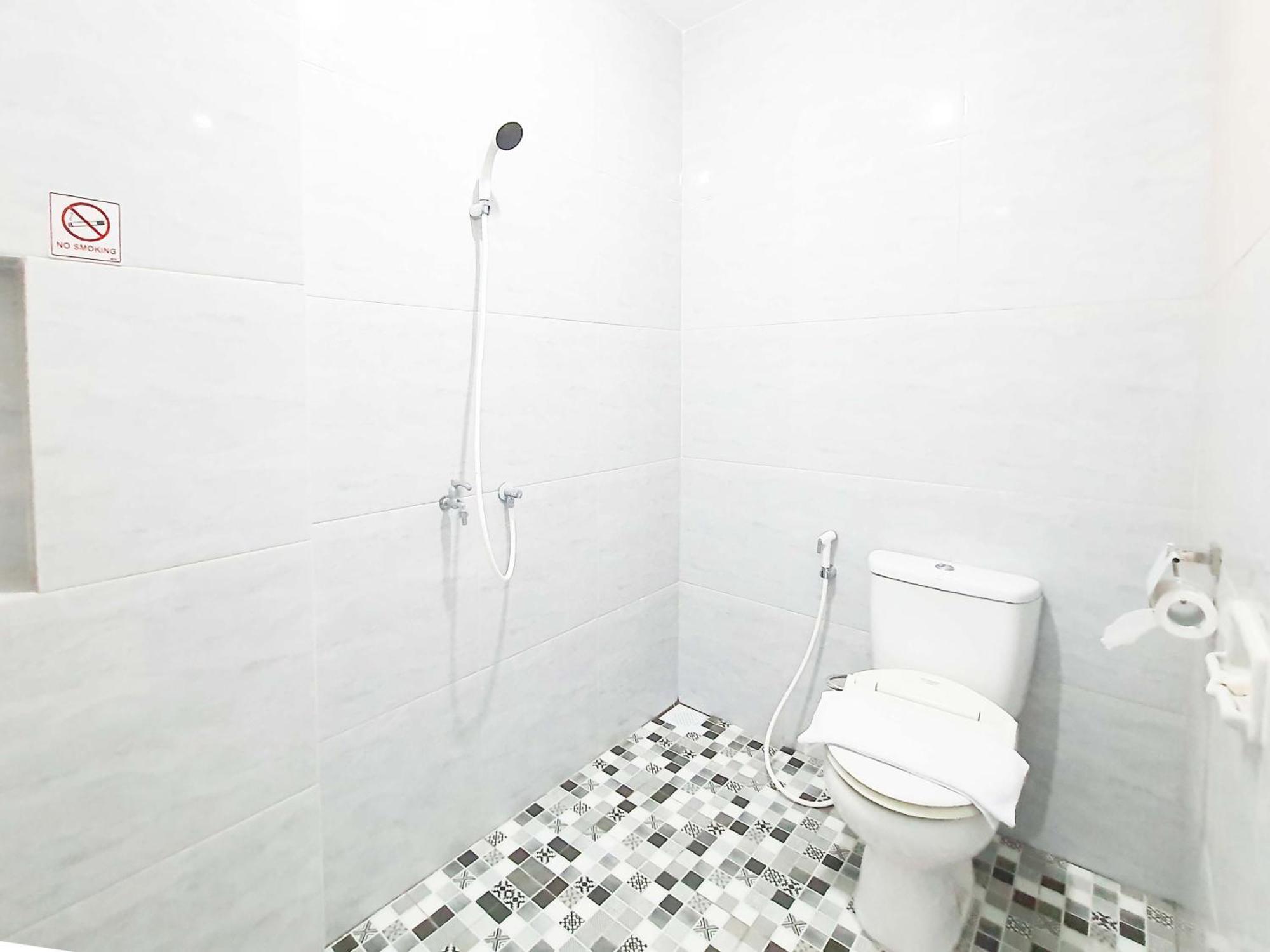 Hotel Reddoorz Syariah At Jalan Godean Ngabean Esterno foto