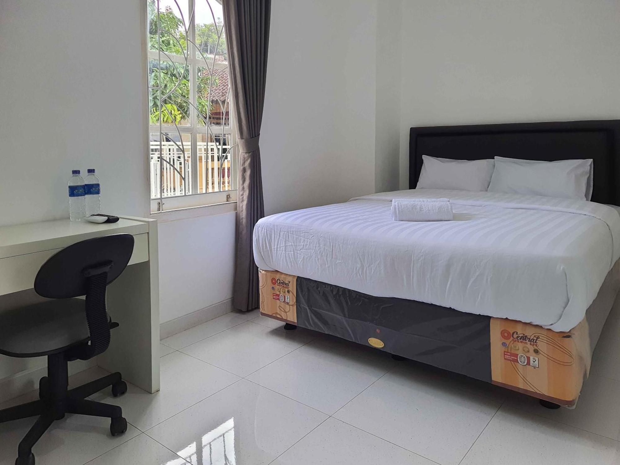 Hotel Reddoorz Syariah At Jalan Godean Ngabean Esterno foto