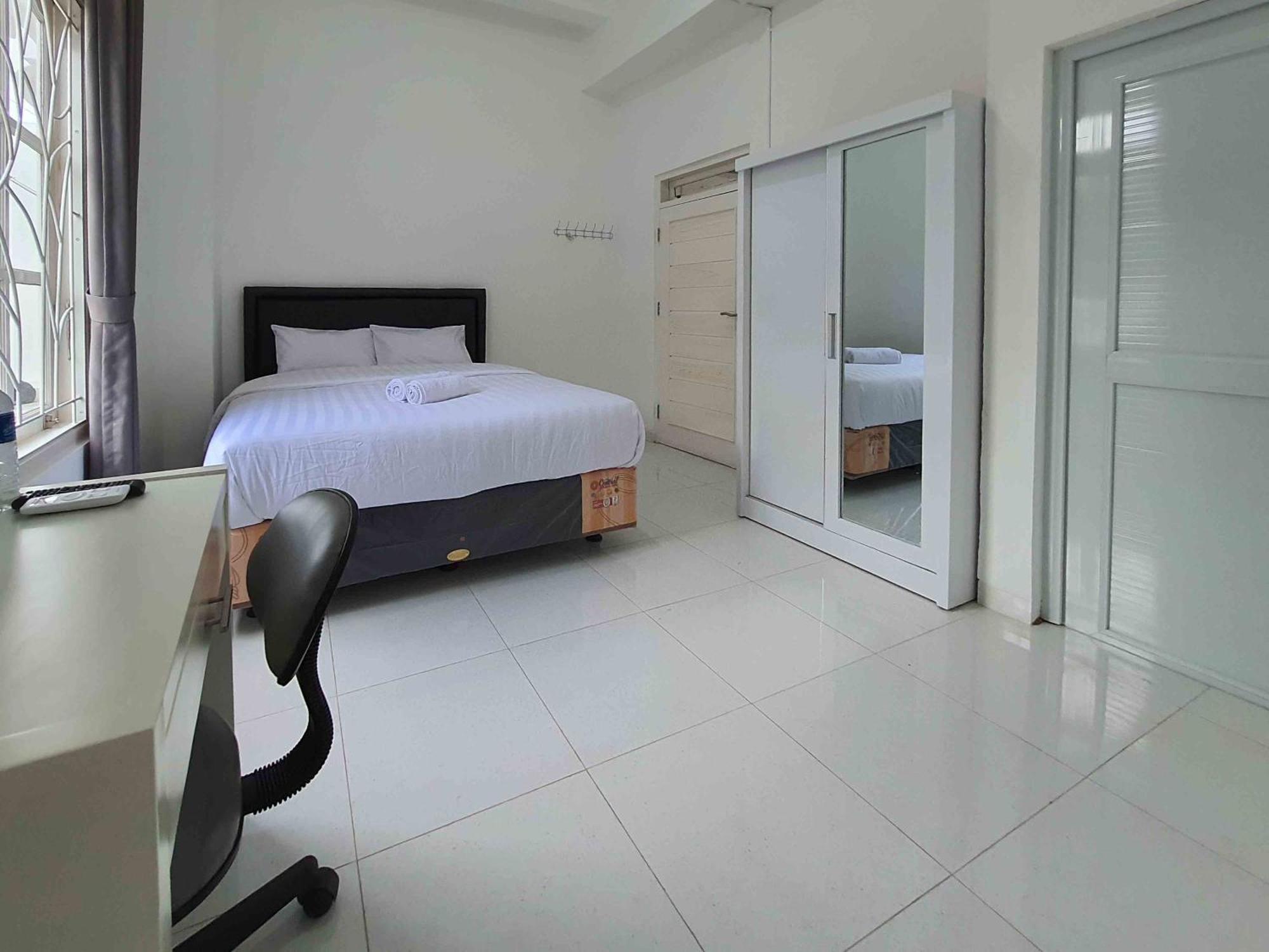 Hotel Reddoorz Syariah At Jalan Godean Ngabean Esterno foto