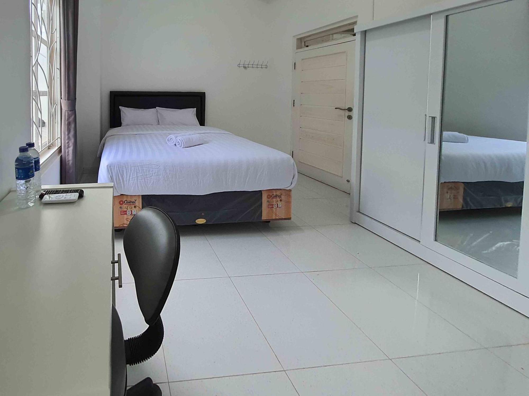 Hotel Reddoorz Syariah At Jalan Godean Ngabean Esterno foto