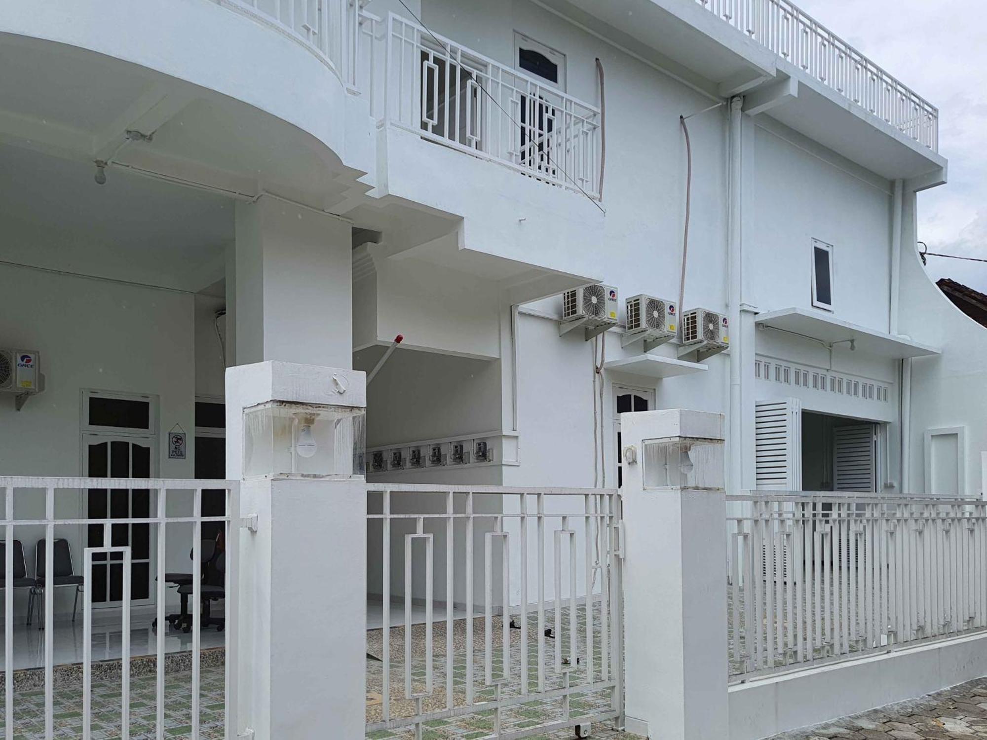 Hotel Reddoorz Syariah At Jalan Godean Ngabean Esterno foto