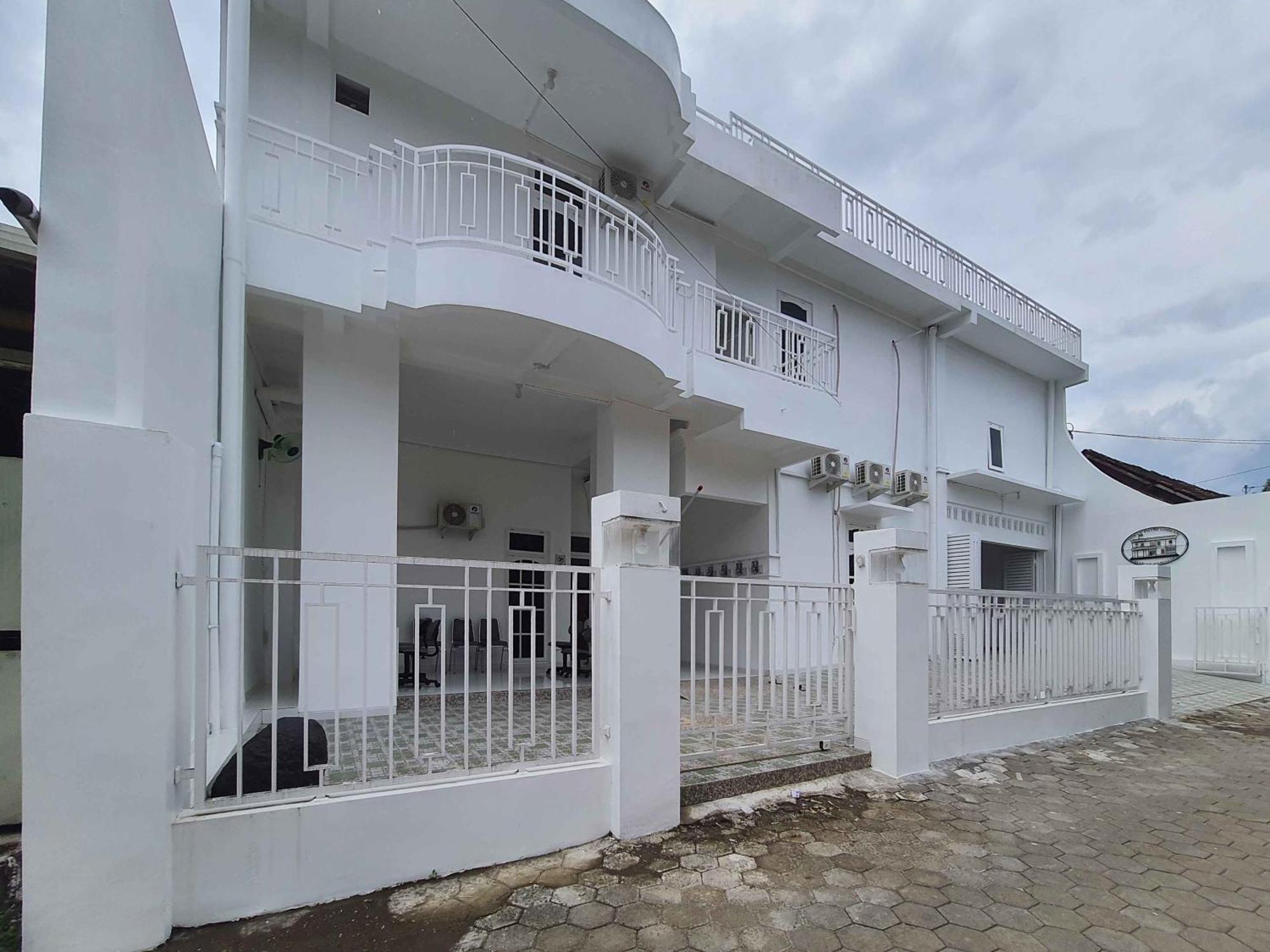 Hotel Reddoorz Syariah At Jalan Godean Ngabean Esterno foto