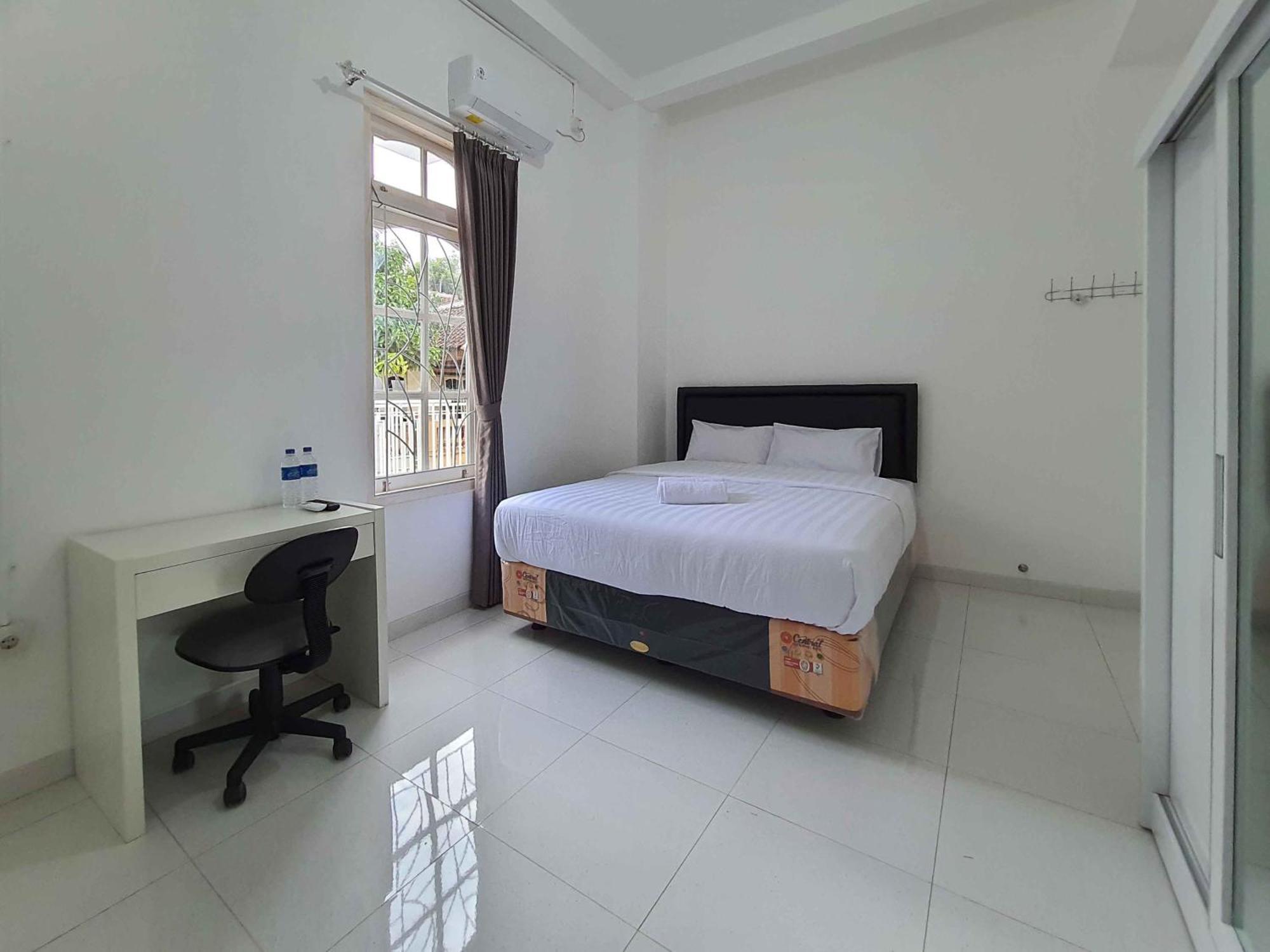 Hotel Reddoorz Syariah At Jalan Godean Ngabean Esterno foto